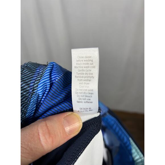 Athleta electric geo sonar crop leggings. - Picture 10 of 10